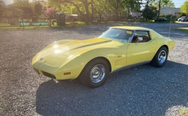 Chevrolet-corvette-1974-yellow-23