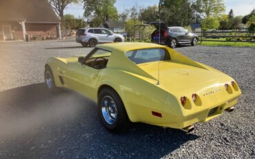 Chevrolet-corvette-1974-yellow-25
