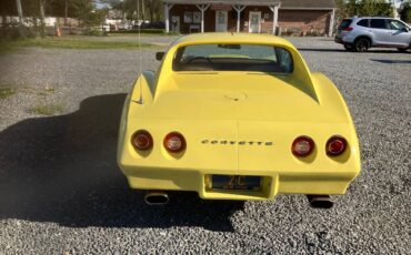 Chevrolet-corvette-1974-yellow-26