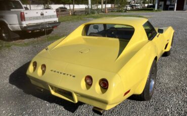 Chevrolet-corvette-1974-yellow-27