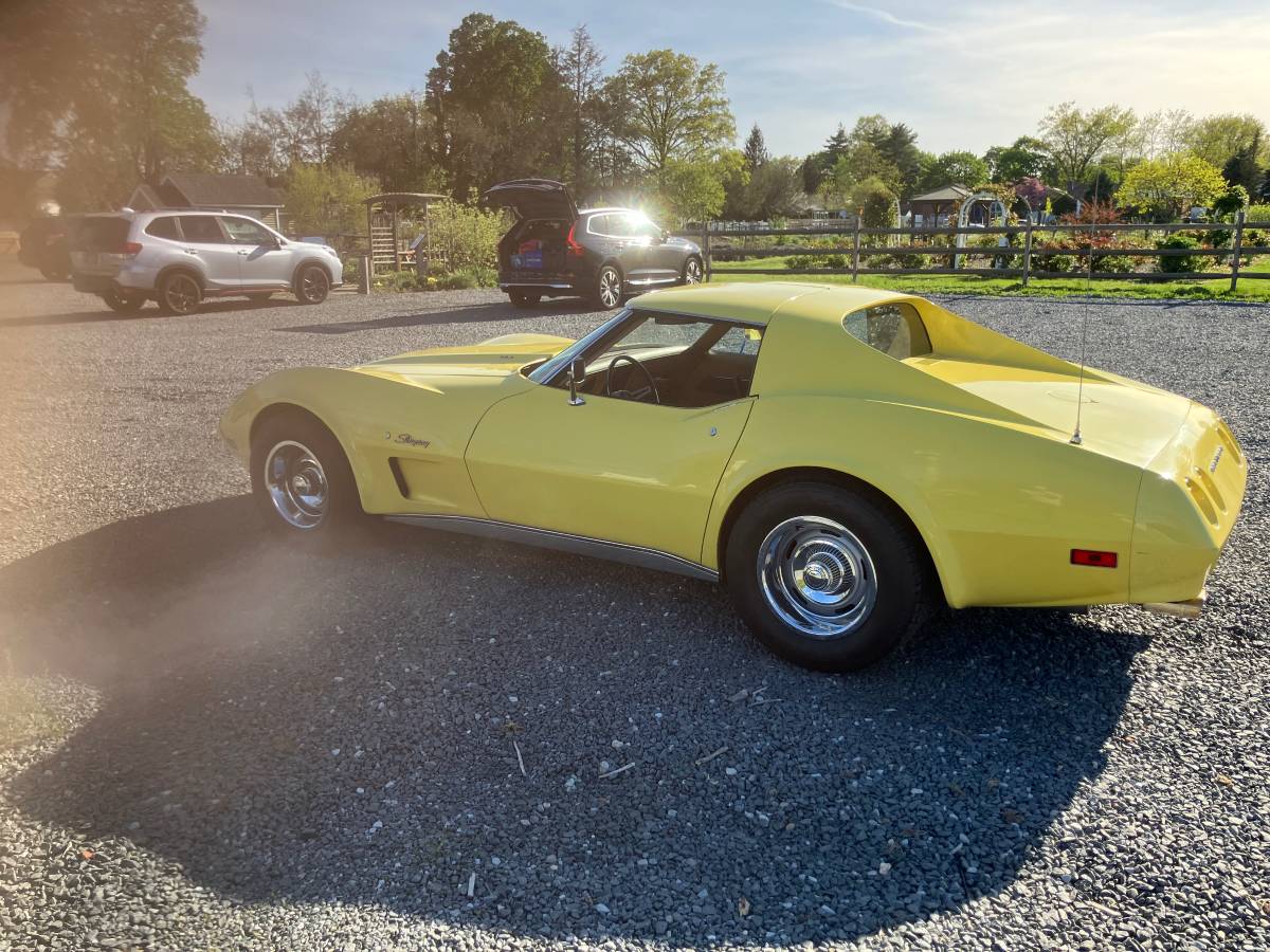 Chevrolet-corvette-1974-yellow-3