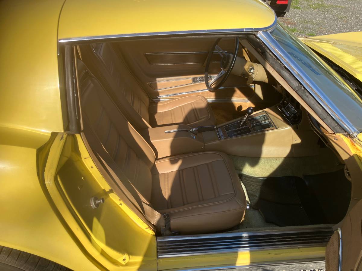 Chevrolet-corvette-1974-yellow-34