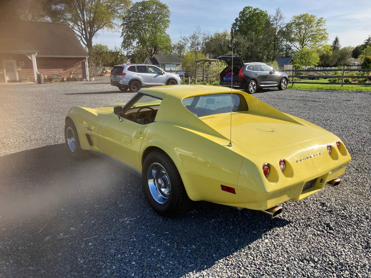 Chevrolet-corvette-1974-yellow-4