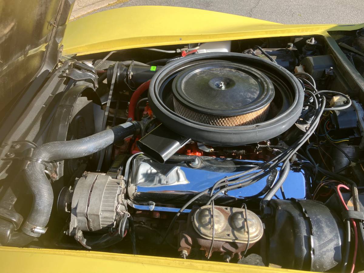 Chevrolet-corvette-1974-yellow-41