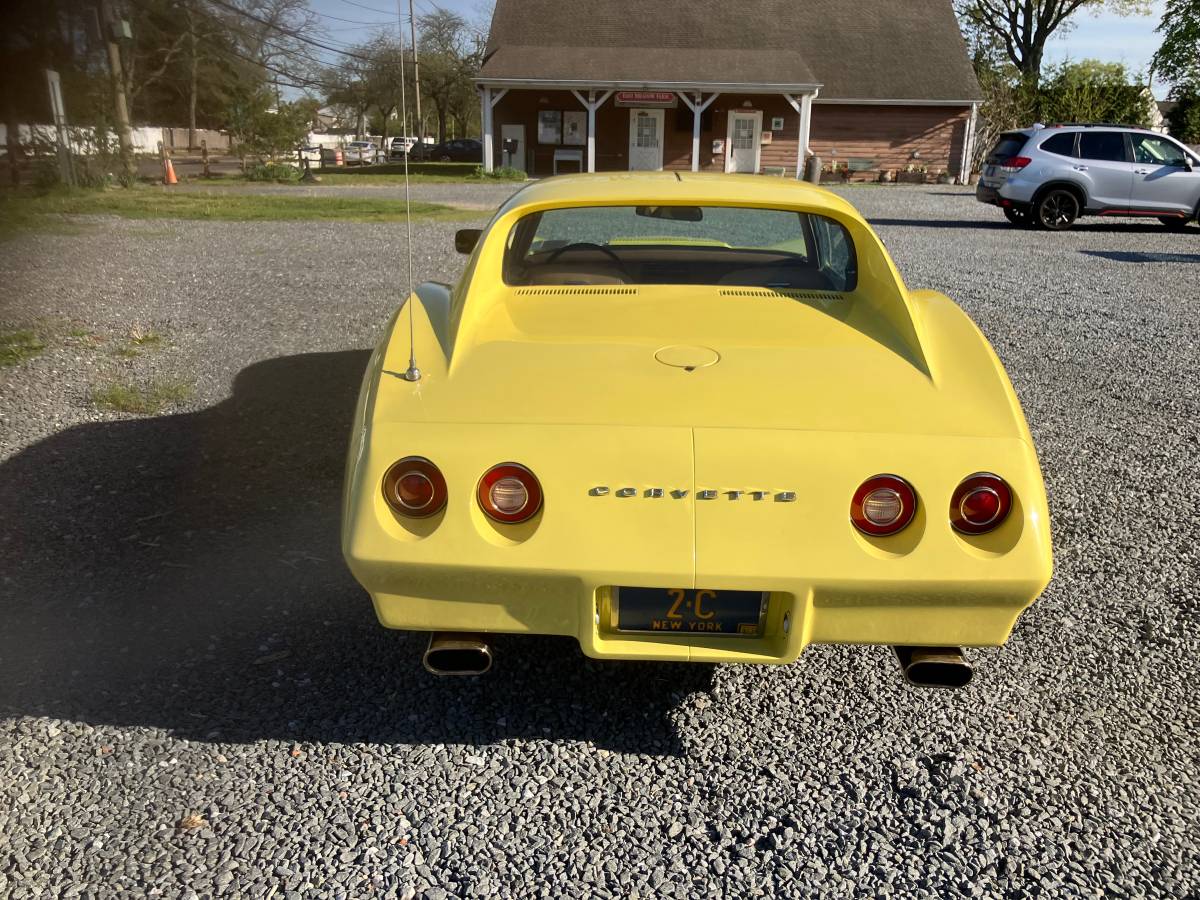 Chevrolet-corvette-1974-yellow-5