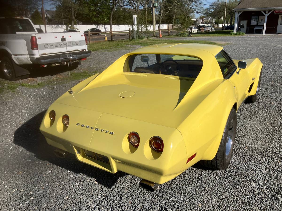 Chevrolet-corvette-1974-yellow-6