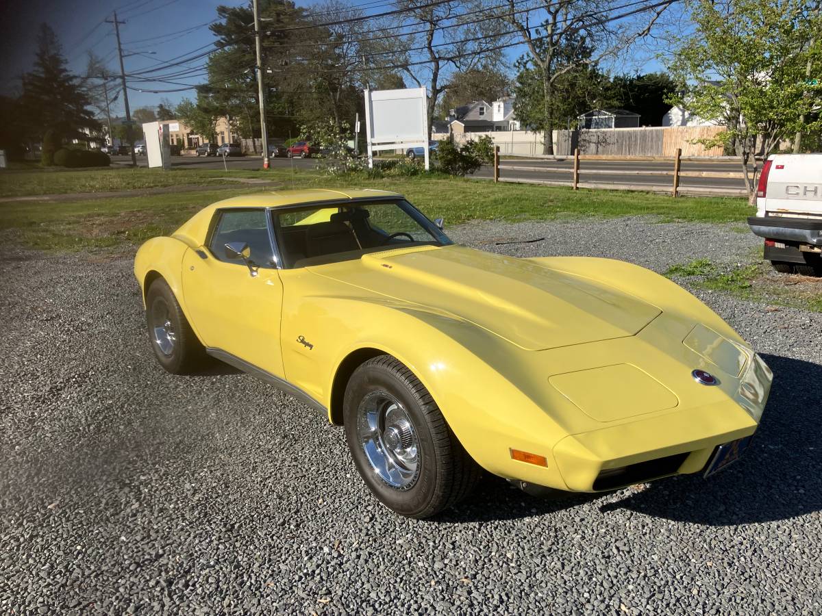 Chevrolet-corvette-1974-yellow-7
