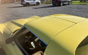Chevrolet-corvette-1974-yellow-9