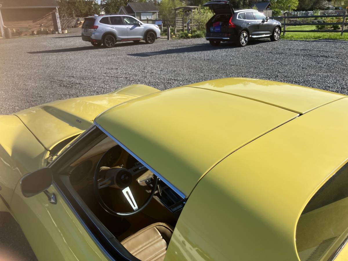 Chevrolet-corvette-1974-yellow-9