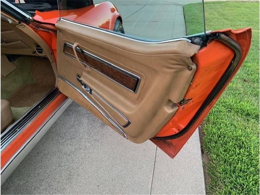 Chevrolet-corvette-1975-27