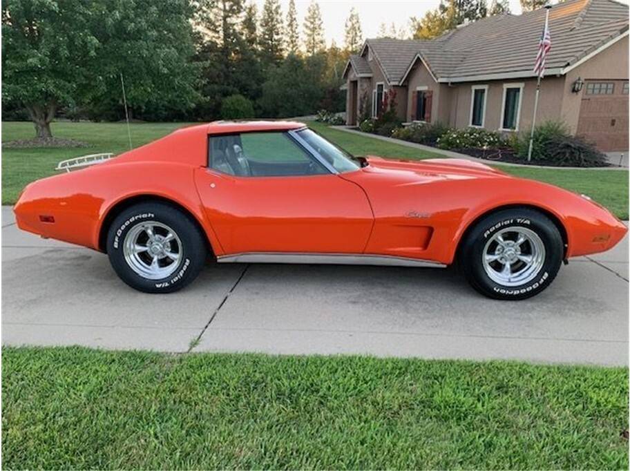 Chevrolet-corvette-1975-82