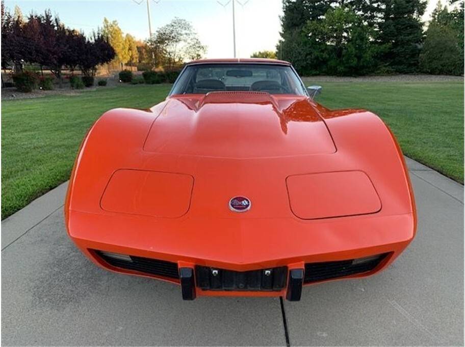 Chevrolet-corvette-1975-91