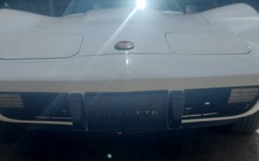 Chevrolet-corvette-1975-white-10