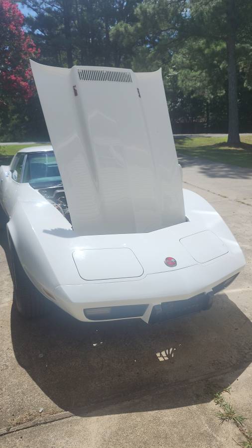 Chevrolet-corvette-1975-white-11
