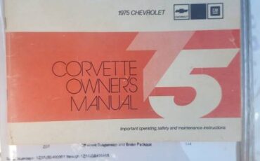 Chevrolet-corvette-1975-white-5