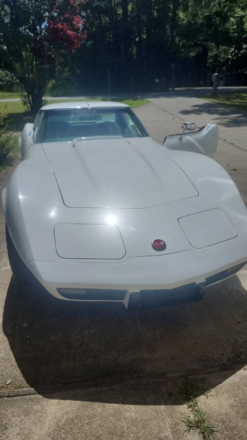 Chevrolet-corvette-1975-white-6