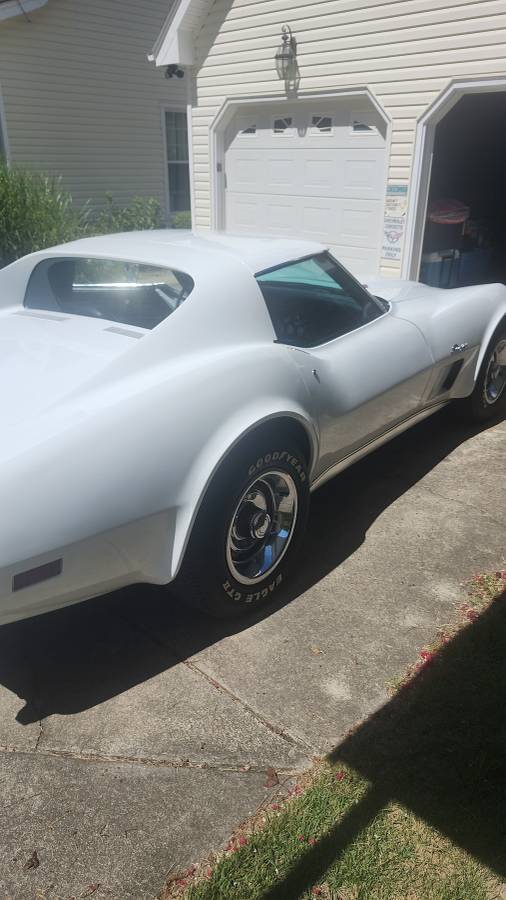 Chevrolet-corvette-1975-white-8