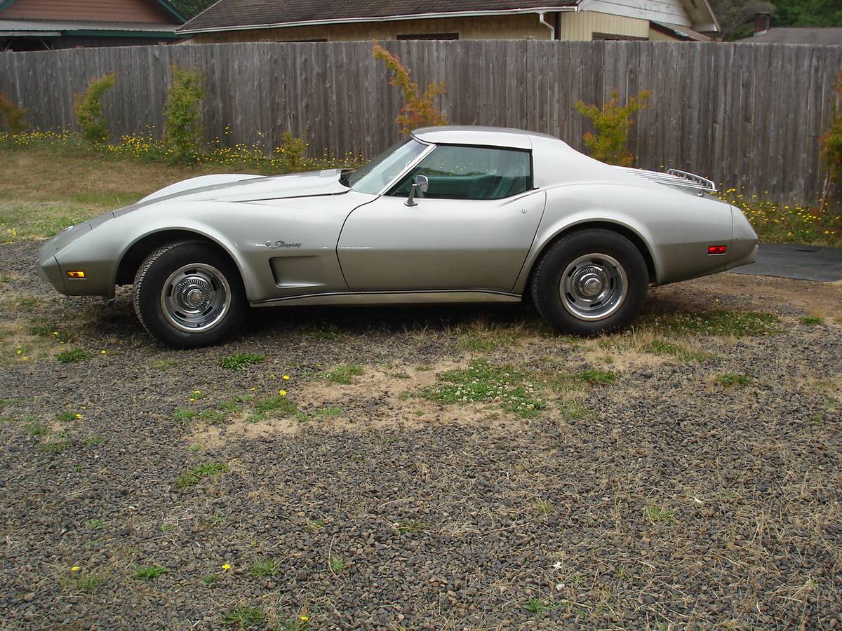 Chevrolet-corvette-1976
