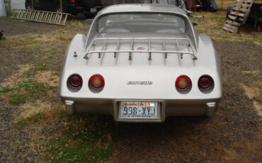 Chevrolet-corvette-1976-3
