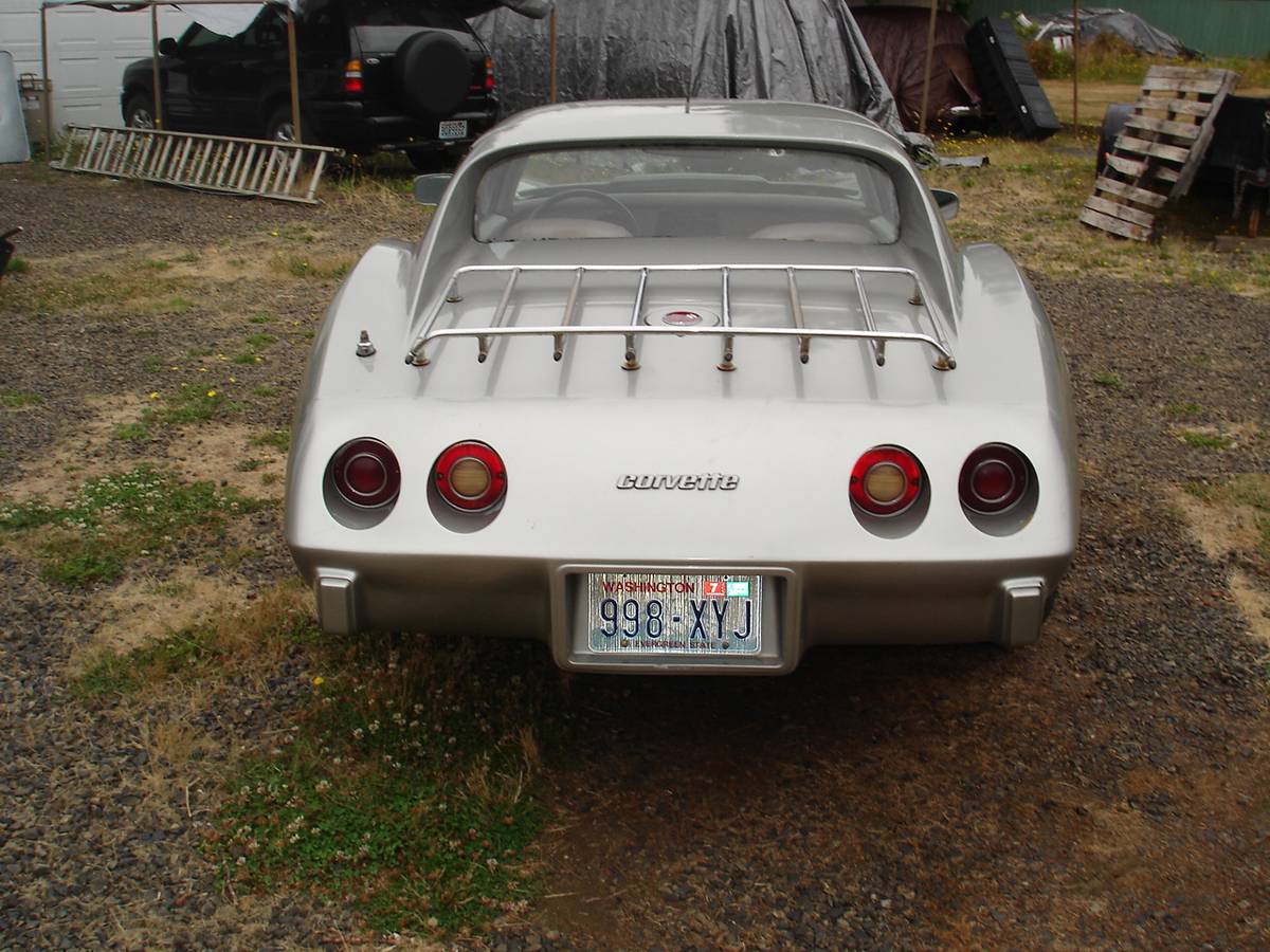 Chevrolet-corvette-1976-3