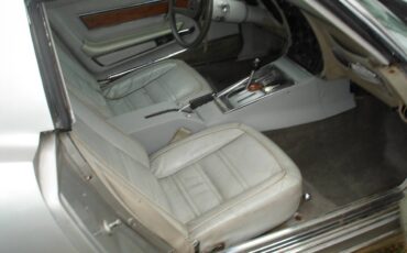 Chevrolet-corvette-1976-6