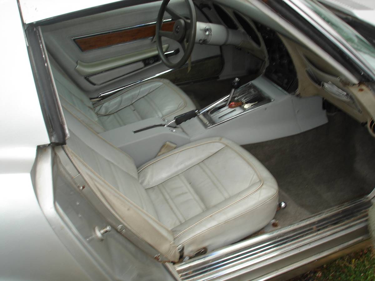 Chevrolet-corvette-1976-6
