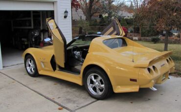 Chevrolet-corvette-1977-brown-1