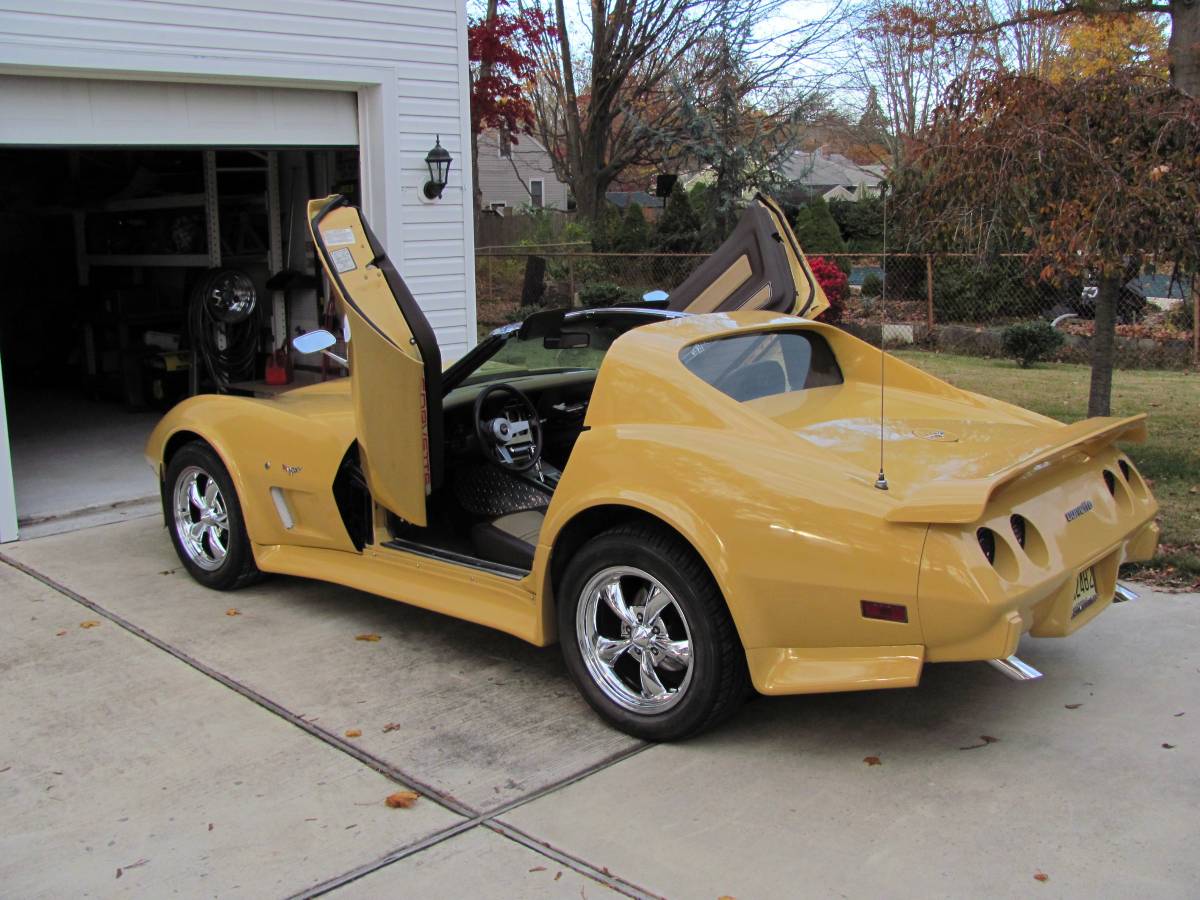 Chevrolet-corvette-1977-brown-1