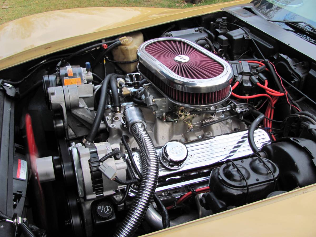 Chevrolet-corvette-1977-brown
