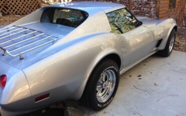 Chevrolet-corvette-1977-silver-1