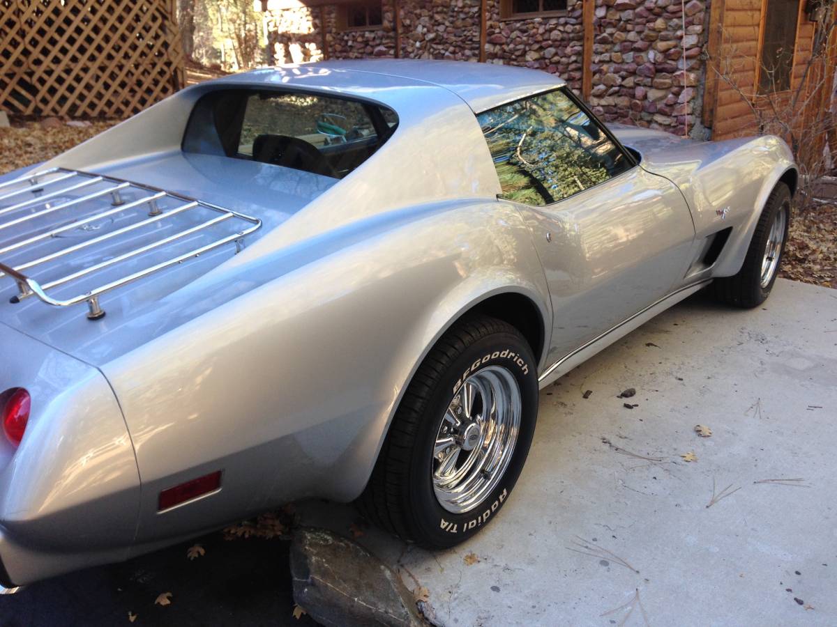 Chevrolet-corvette-1977-silver-1