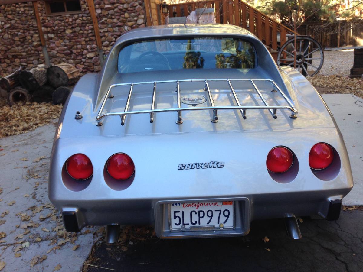 Chevrolet-corvette-1977-silver-11