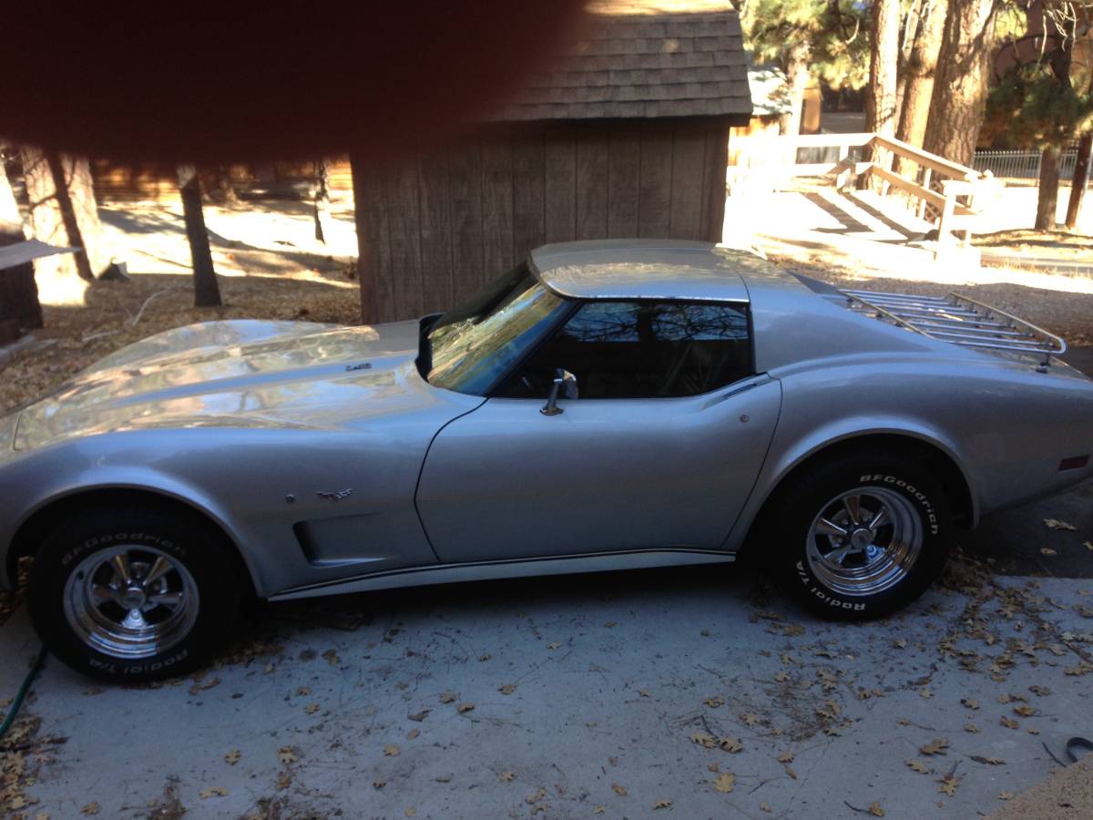 Chevrolet-corvette-1977-silver-12