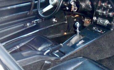 Chevrolet-corvette-1977-silver