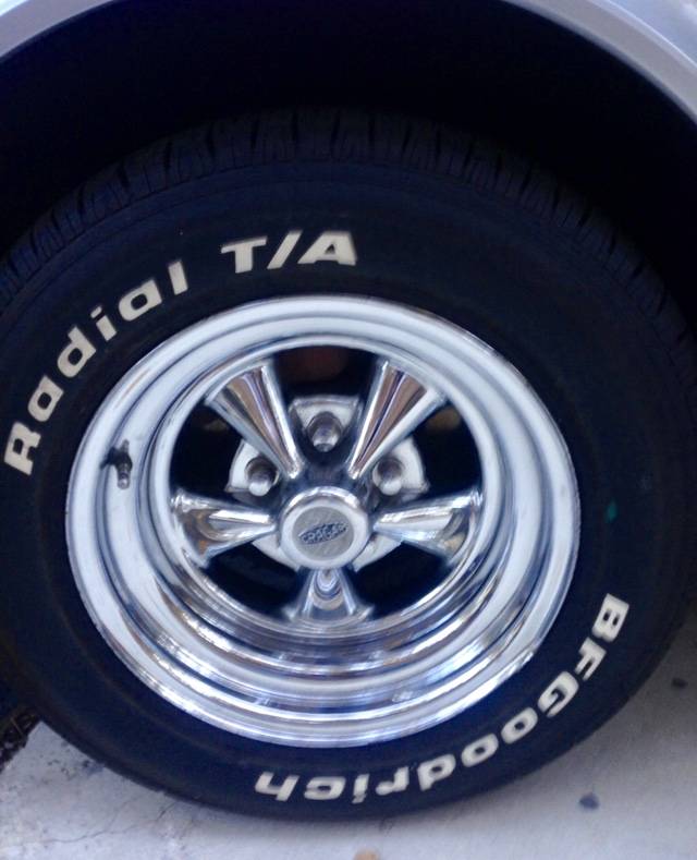 Chevrolet-corvette-1977-silver-4