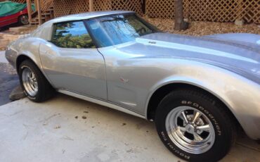 Chevrolet-corvette-1977-silver-8