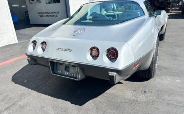 Chevrolet-corvette-1978-silver-1