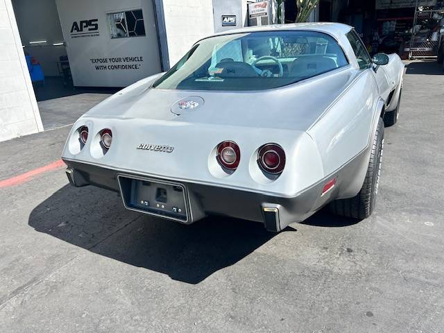 Chevrolet-corvette-1978-silver-1