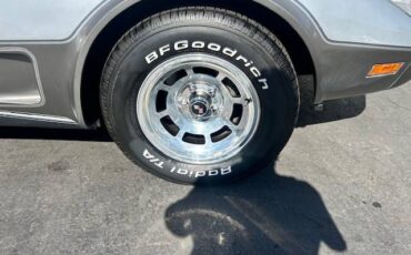 Chevrolet-corvette-1978-silver-15