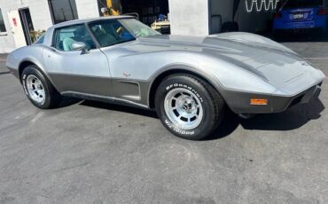 Chevrolet-corvette-1978-silver