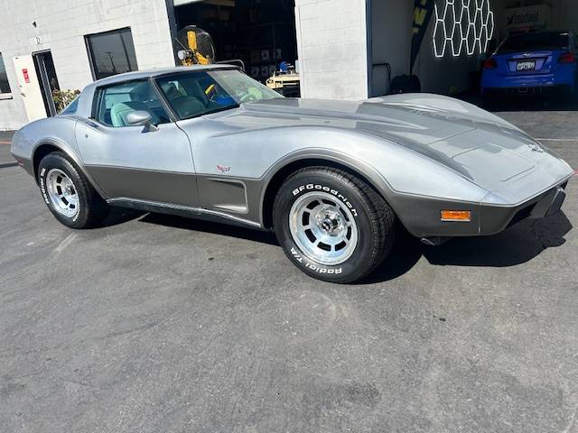 Chevrolet-corvette-1978-silver