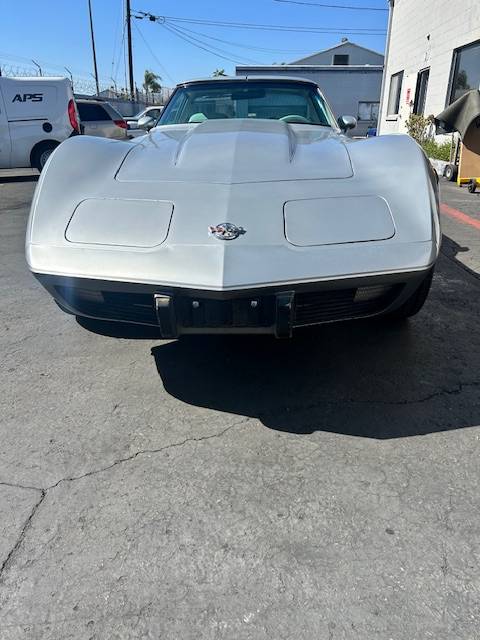 Chevrolet-corvette-1978-silver-3