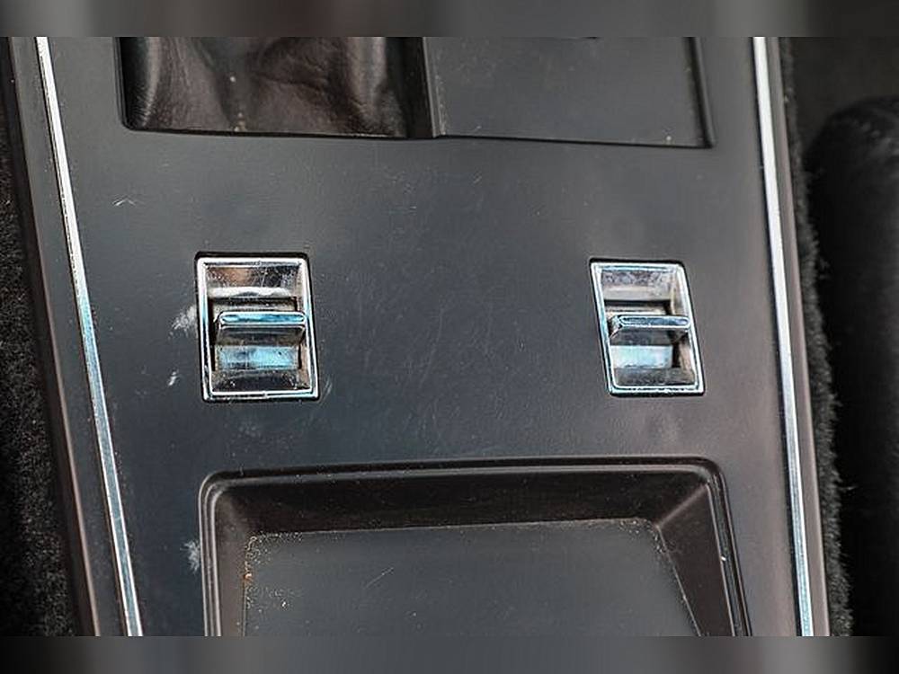 Chevrolet-corvette-1979-black-2