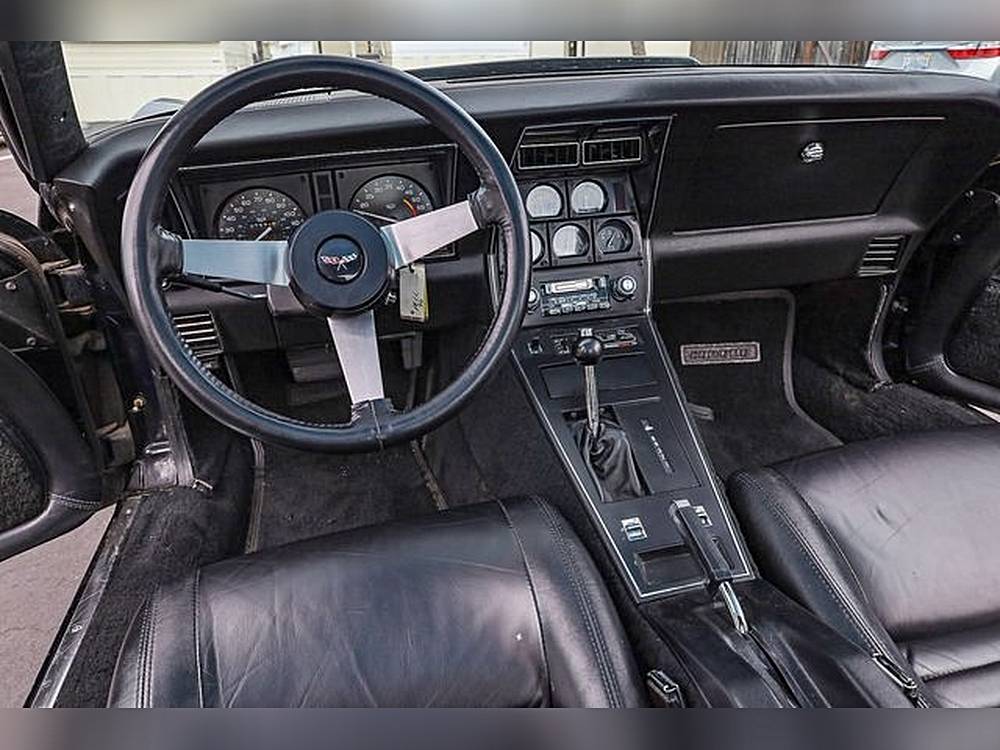 Chevrolet-corvette-1979-black-3