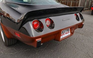 Chevrolet-corvette-1979-black-33