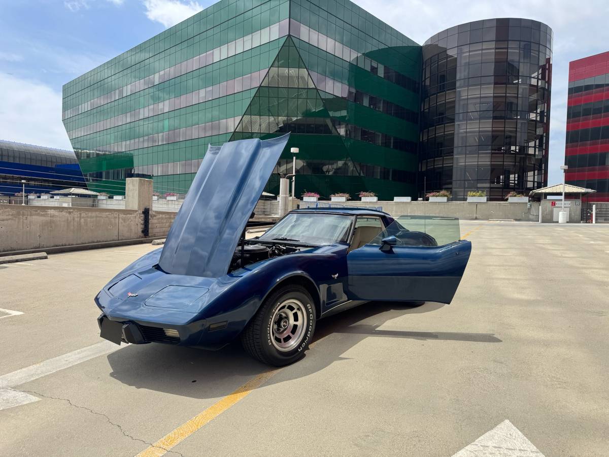 Chevrolet-corvette-1979-blue-1
