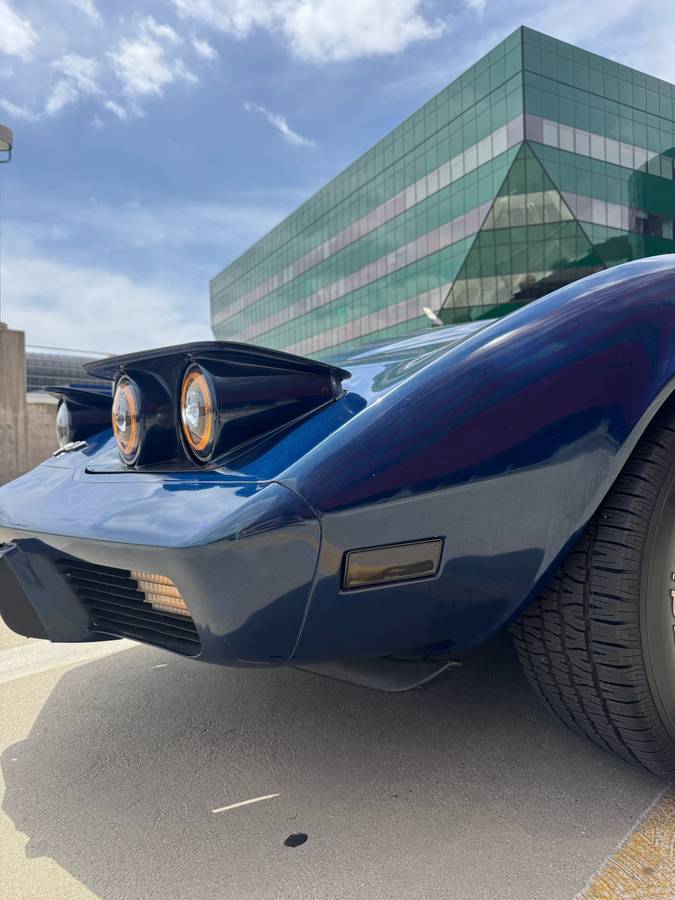 Chevrolet-corvette-1979-blue-11