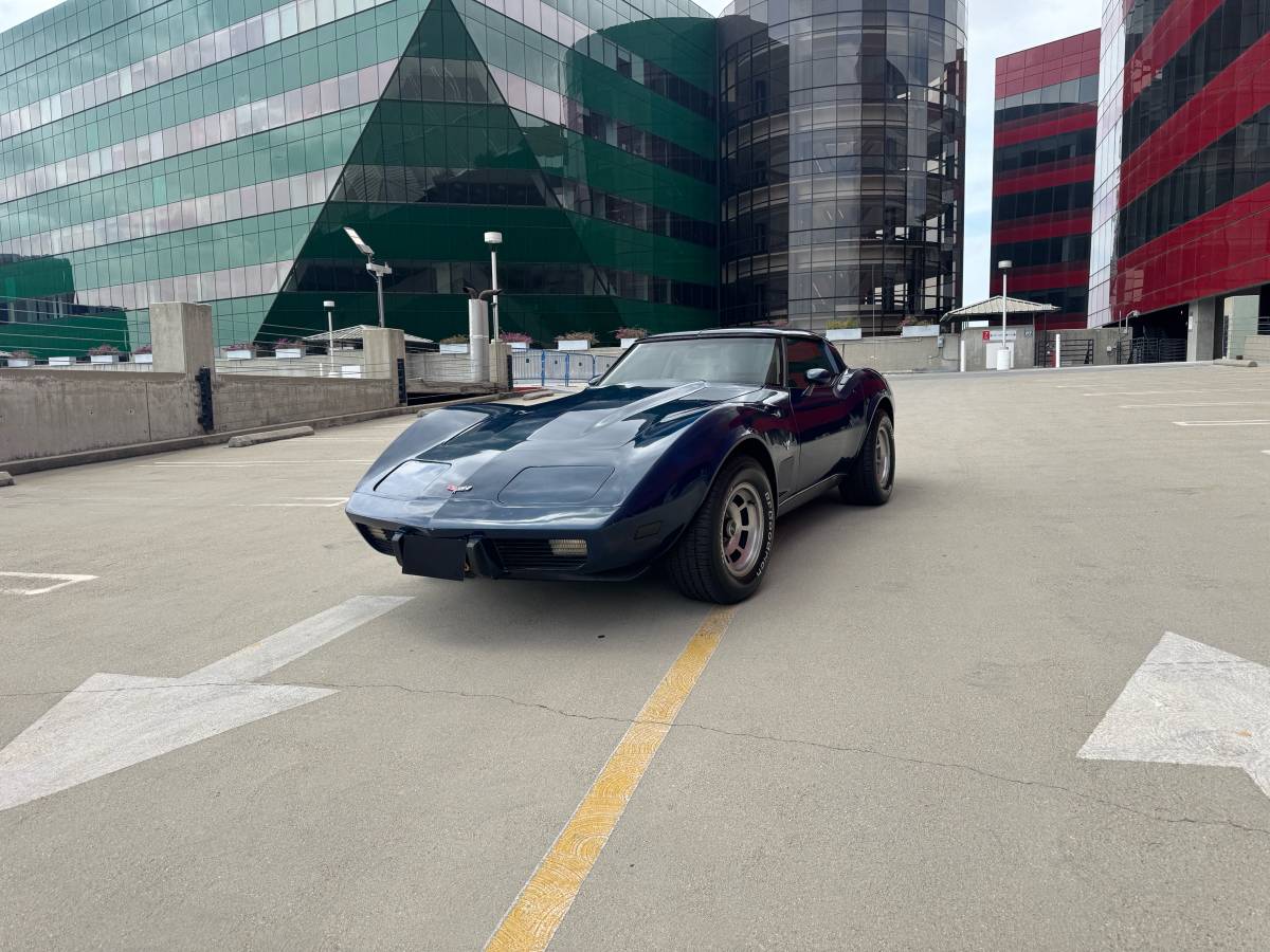 Chevrolet-corvette-1979-blue
