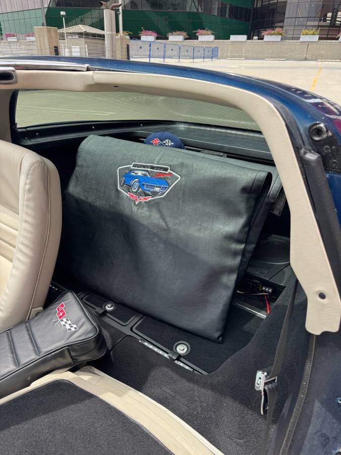 Chevrolet-corvette-1979-blue-17