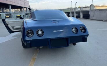 Chevrolet-corvette-1979-blue-18